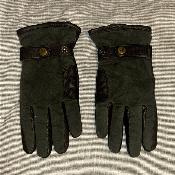 Green and Black Eddie Bauer Men's Gloves - Picture 1 of 6